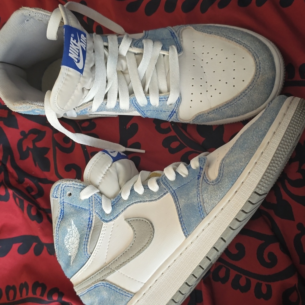 Nike Air Jordan 1 Retro High Hyper Royal (Size 7Y) - Picture 3 of 8